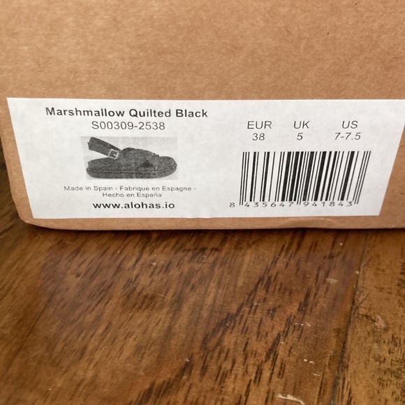 Alohas Marshmallow Quilted Black Sandals. Size 7-7.5 - Picture 5 of 5
